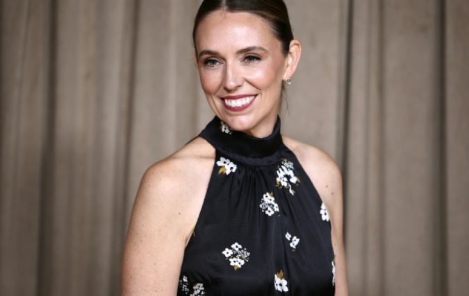 Lama Menghilang, Si Cakep Mantan PM Selandia Baru Ardern "Ngajar" di Sydney